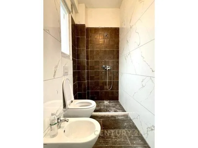 Tirane, shitet apartament 1+1+BLK Kati 4, 79 m² 149.500 Euro (Pazari i ri)