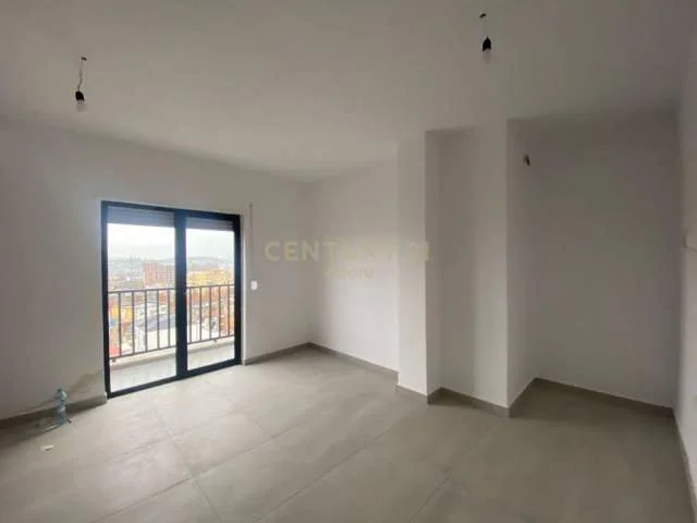 Tirane, jepet me qera apartament 2+1 Kati 8, 83 m² 600 Euro (Ruga e dibres)