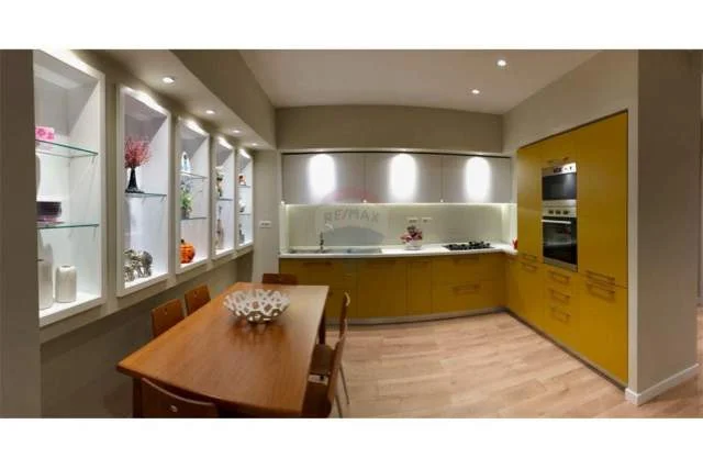 Tirane, jepet me qera apartament 2+1+BLK Kati 4, 800 Euro