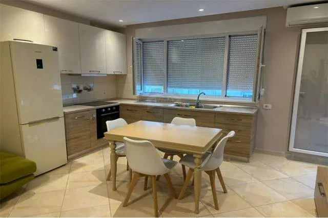 Tirane, jepet me qera apartament 1+1 Kati 2, 70 m² 450 Euro (Rruga Frosina Plaku)