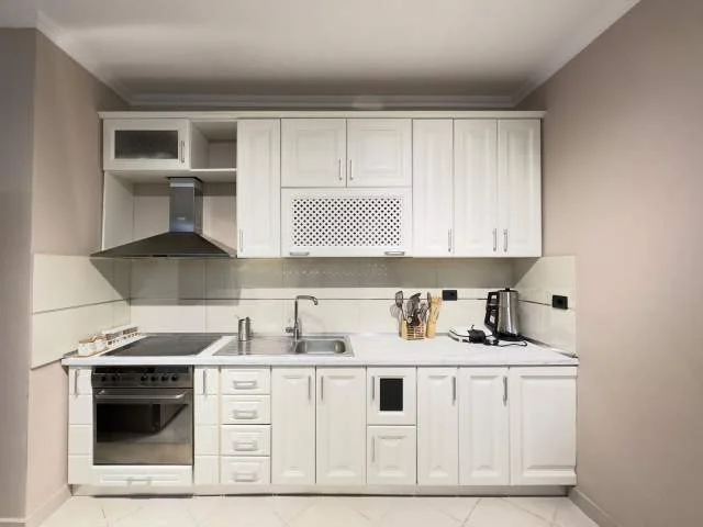 Cmimi e ka te perfshir taksen. Tirane, jepet me qera apartament 2+1+BLK Kati 5, 94 m² 580 Euro