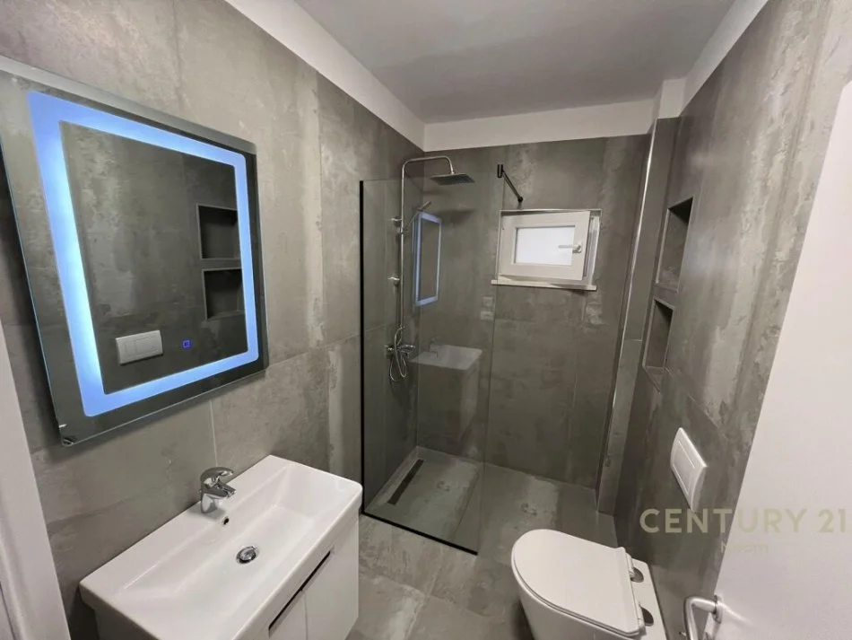 JEPET ME QERA APARTAMENT TEK ALI DEMI!