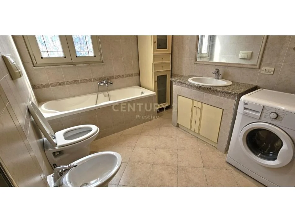 apartament me qira 2+1 tek rruga e durresit !