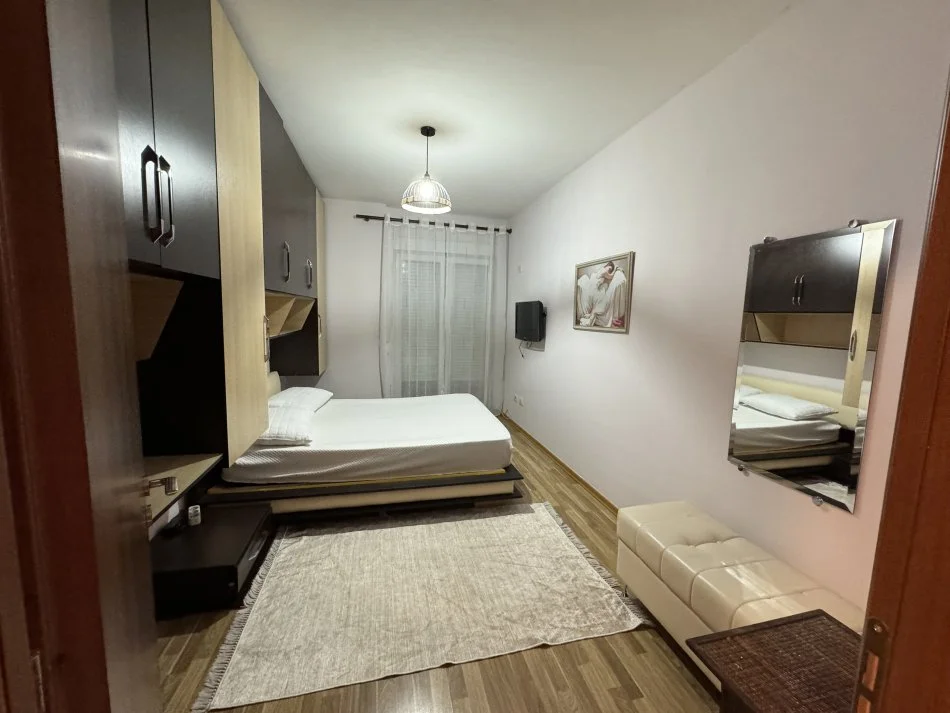 Apartament Me Qera 1+1 Tek Kompleksi Kontakt Tirane.