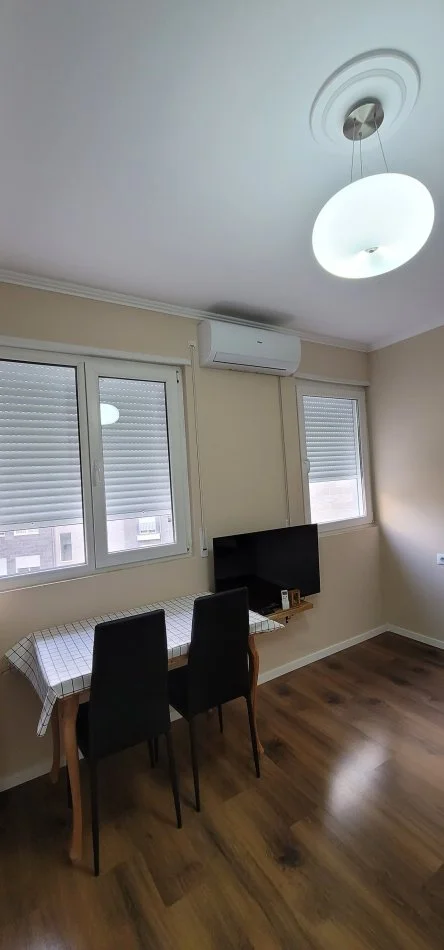 Apartament Me Qera 1+1 Tek Shkolla E Bashkuar, Tirane.