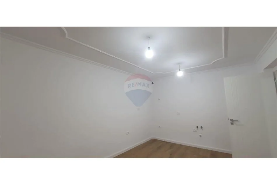 SHITET APARTAMENT 2+1 TEK GJYKATA E RRETHIT TIRANE