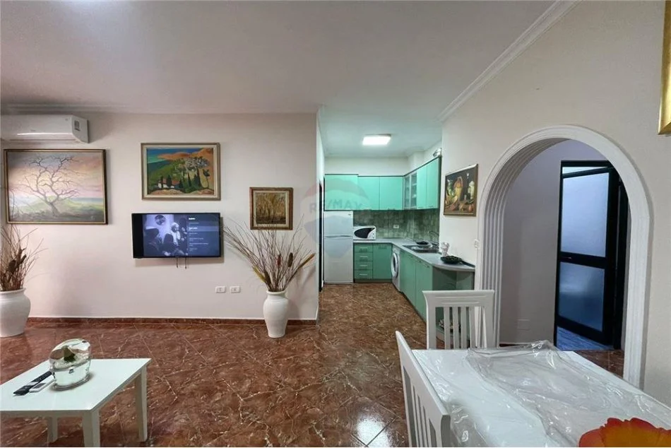 Jepet me qera apartament 1+1 te Stadiumi Dinamo, 600 Euro