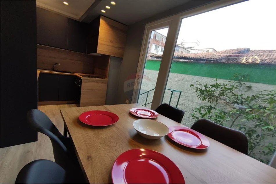 Tirane, jepet me qera apartament 2+1, , 80 m² 650 € (Rruga Fortuzi - Bulevardi Zogu I)