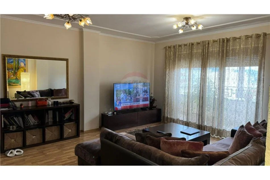 Tirane, shitet apartament 3+1, , 157 m² 349,000 € (Qender)