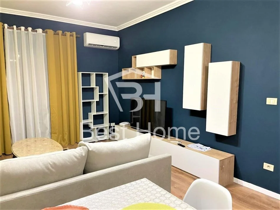 Tirane, jepet me qera apartament 2+1+Ballkon, Kati 1, 100 m² 550 € (Rruga Ferit Xhajko)