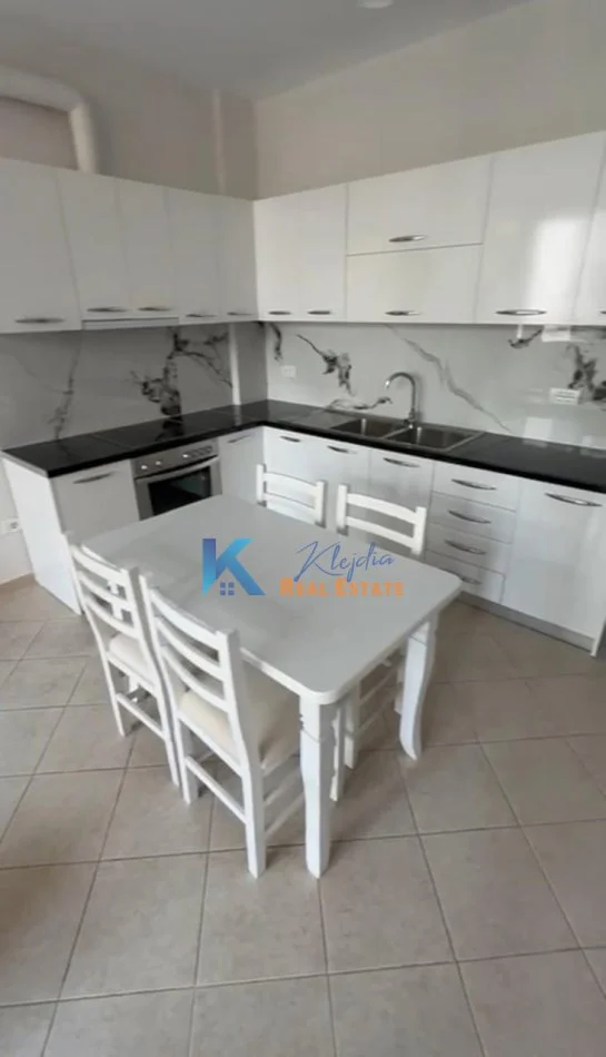 Tirane, jepet me qera apartament 1+1+Ballkon, Kati 2, 75 m² 450 € (Brryli, afer Maternitetit te Ri)