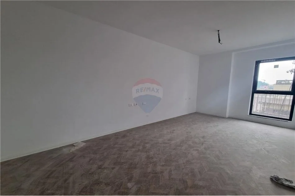 Tirane, jepet me qera ambjent biznesi Kati 3, 110 m² 1,200 € (Rruga e Kavajes - Tirana Garden Building