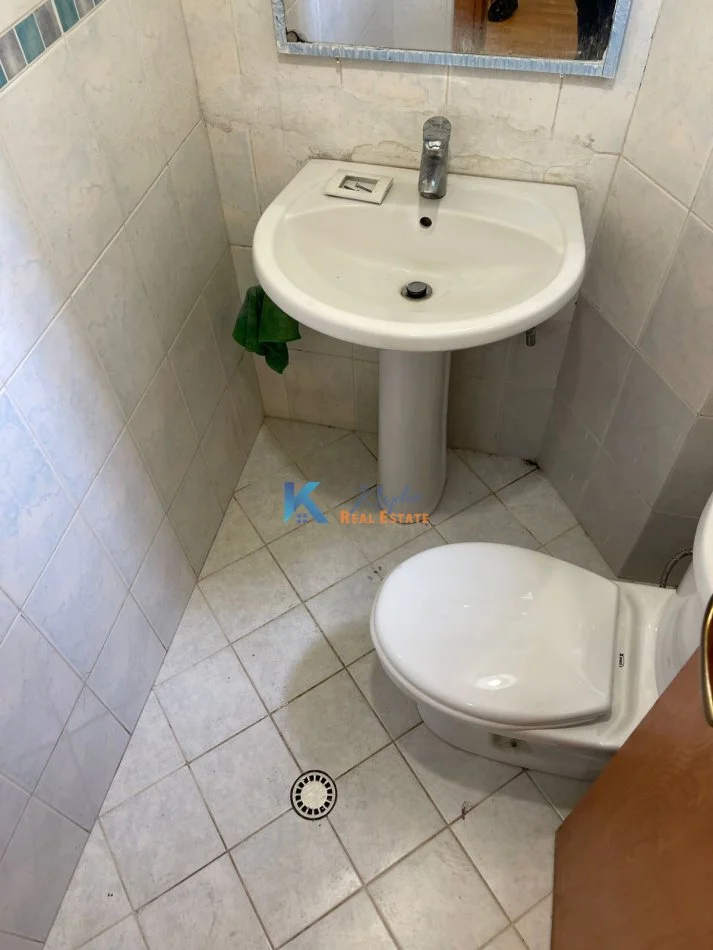 Tirane, jap me qera dyqan Kati 0, 25 m² 250 € (Myslym Shyr)