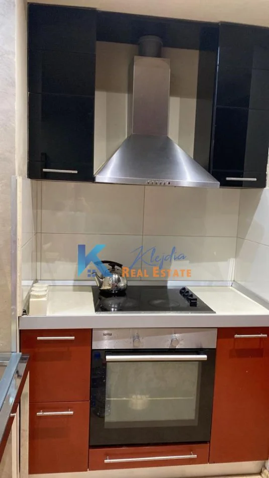 Tirane, jepet me qera apartament 2+1+Ballkon Kati 3, 90 m² 600 € (Don Bosko)