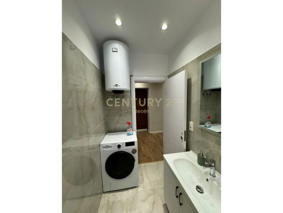 Tirane, jepet me qera apartament 1+1 Kati 1, 450 € 