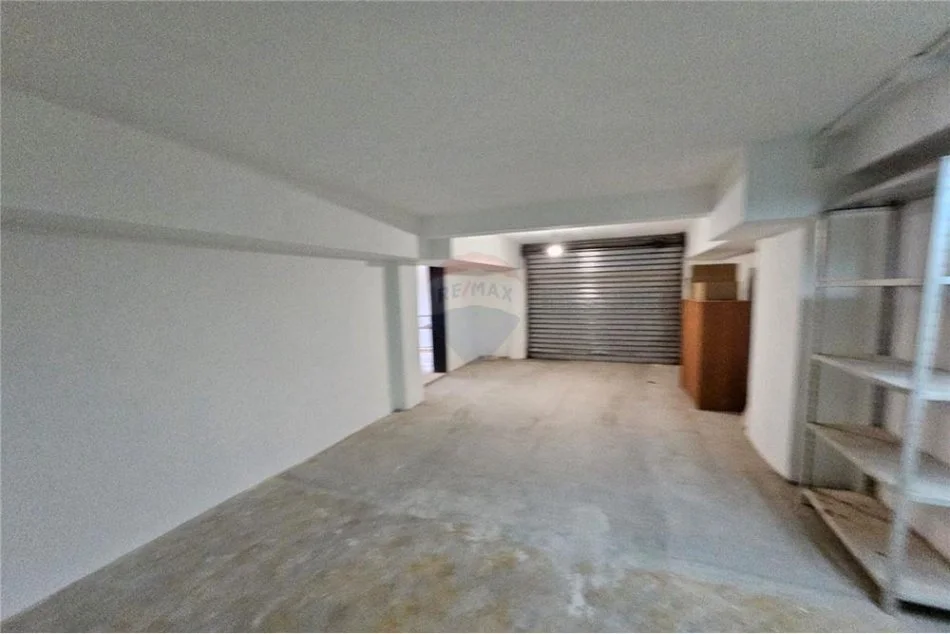 Tirane, shitet dyqan Kati 0, 590 m² 690,000 € (Riza Cerova - Shkolla e Kuqe)