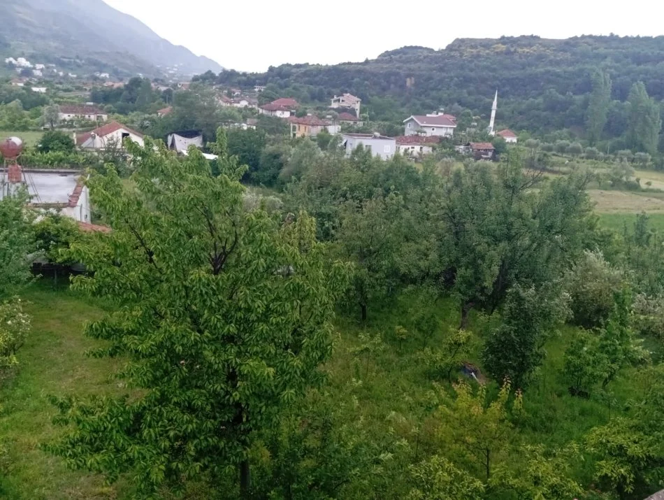 Tirane, shitet shtepi 4+1+Ballkon Kati 2, 400,000 € 