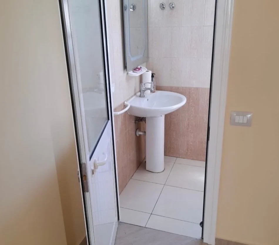 Tirane, shes ambjent biznesi Kati 1, 43 m² 113,000 € (Bulevardi Bajram Curri)