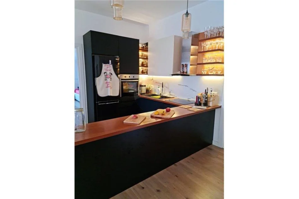 Durres, shitet apartament 3+1 Kati 5, 230 m² 250.000 € (Mali I Robit)