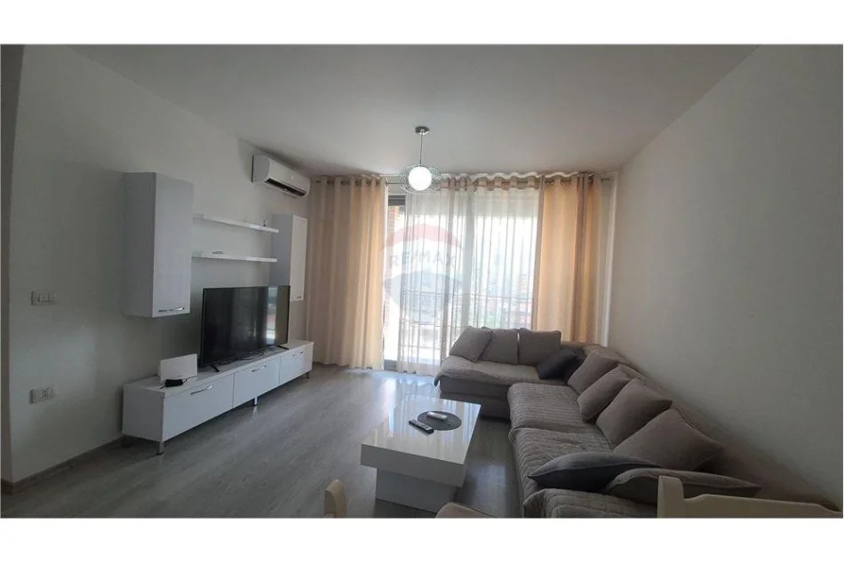 Tirane, jepet me qera apartament 1+1 , 60 m² 500 € (Fiori di Bosco)