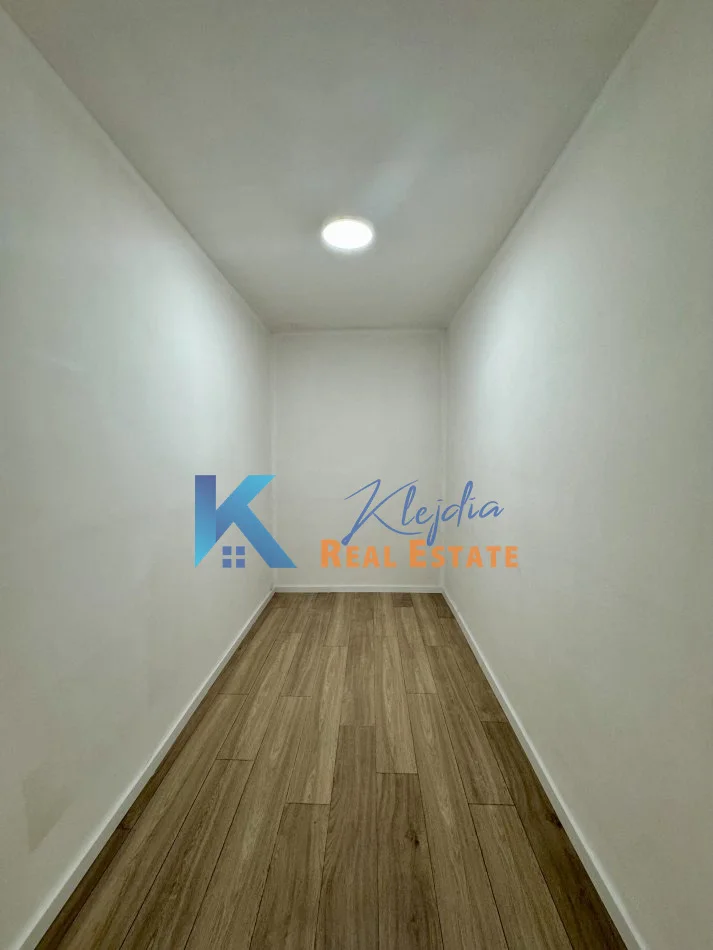 Tirane, jap me qera zyre Kati 1, 72 m² 500 € (Pazari i Ri)