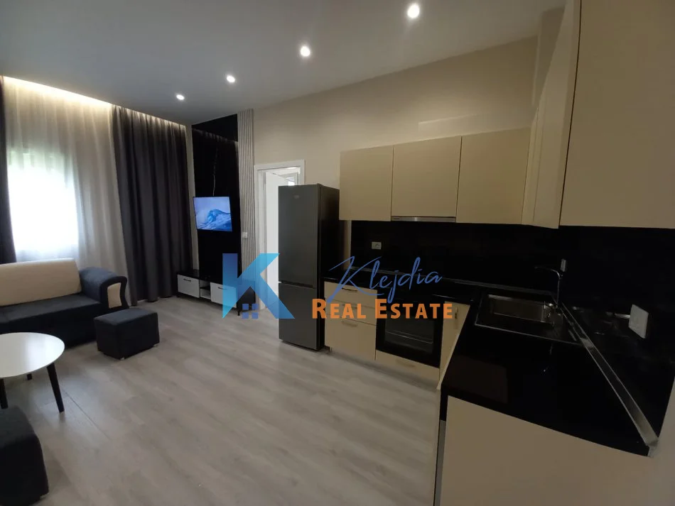 Tirane, jepet me qera apartament 1+1 Kati 1, 60 m² 530 € (Kodra e Diellit 1, afer kompleksit)