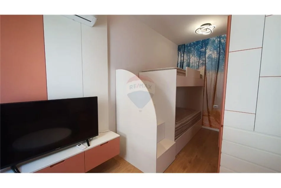 Tirane, jepet me qera apartament Kati 5, 38 m² 500 € (Rruga e Barrikadave - Pazari i Ri)