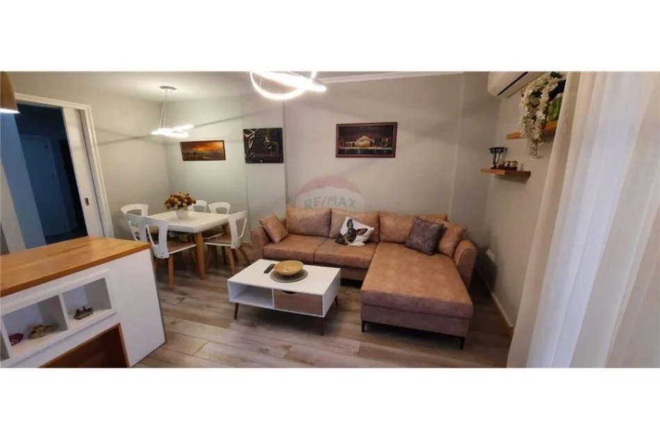 Tirane, jepet me qera apartament 3+1 Kati 3, 113 m² 900 € (Rruga Prokop Mima - Komuna e Parisit)