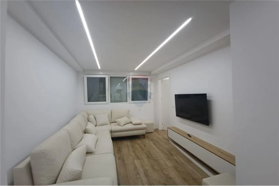 Tirane, jepet me qera apartament 1+1 , 45 m² 650 € (Rruga e Kavajës)