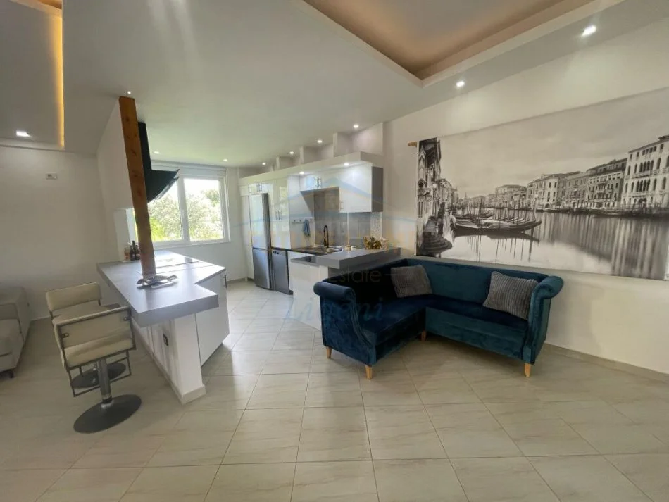 Tirane, shitet apartament 2+1+Ballkon Kati 7, 172 m² 330.000 € (Liqeni i Thate)