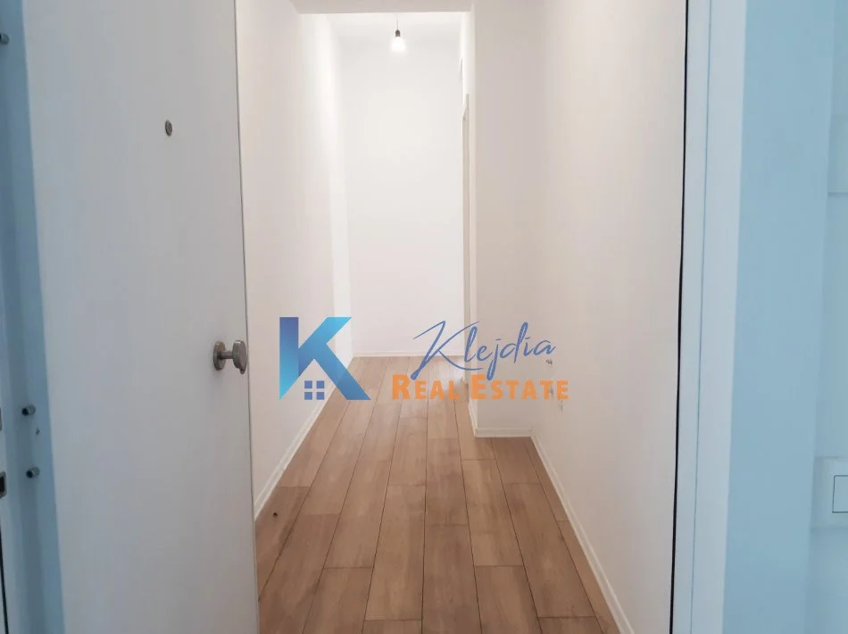 Tirane, shitet apartament 1+1 Kati 3, 68 m² 90.000 € (Ali Dem, kompleksi Mangalem)