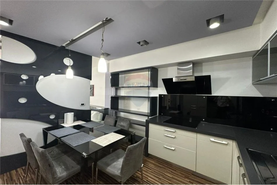 Tirane, shitet apartament 2+1 , 125 m² 330.000 € (Blloku)