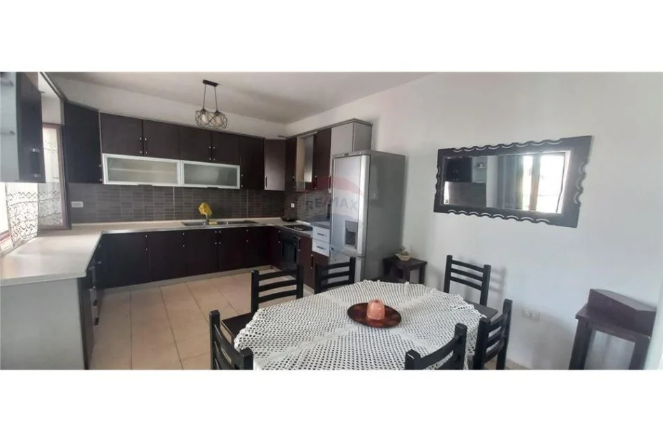 Tirane, jepet me qera apartament 2+1 Kati 3, 115 m² 520 € (Kodra e Diellit - Komuna e Parisit - Eleonora)