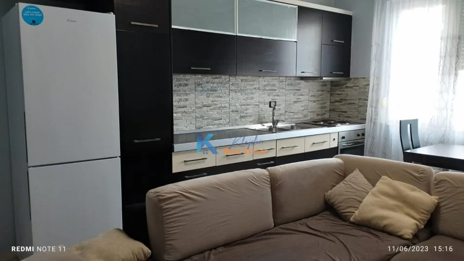 Tirane, jepet me qera apartament 1+1 Kati 5, 89 m² 750 € (sheshi Wilson, afer postes nr.8)