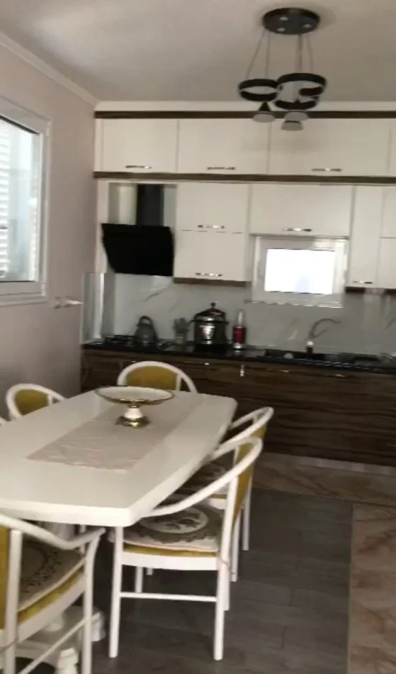 Tirane, shitet shtepi 3+1+Aneks+Ballkon Kati 2, 330 m² 330.000 € 