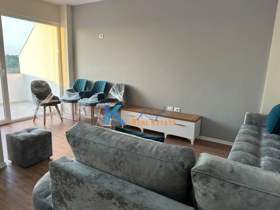 Tirane, jepet me qera apartament 1+1 Kati 4, 74 m² 450 € (Rrethrrotullimi i Saukut te Vjeter)