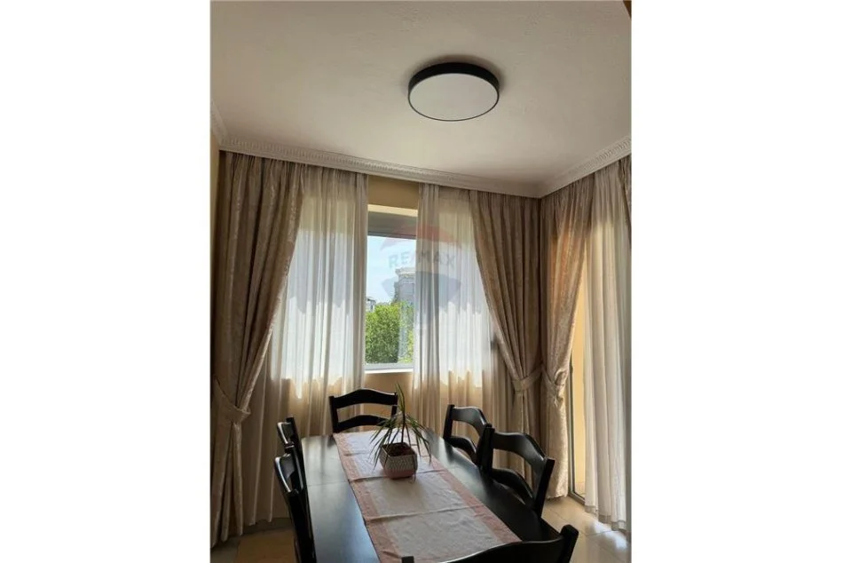 Tirane, jepet me qera apartament 2+1 Kati 3, 105 m² 600 € (Don Bosko)