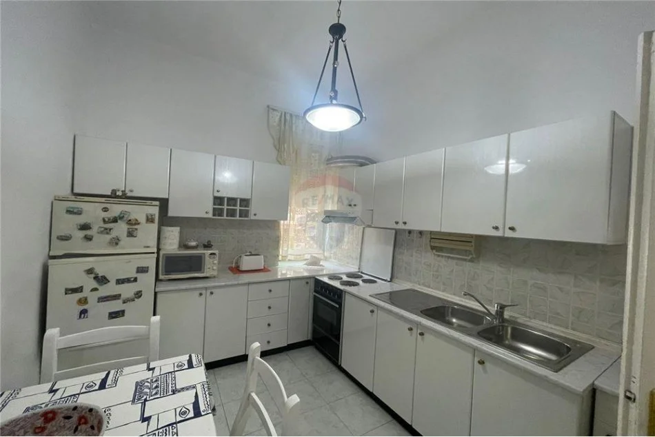 Tirane, jepet me qera apartament 1+1 Kati 1, 81 m² 700 € (Rruga Sulejman Delvina - Tirana e Re)