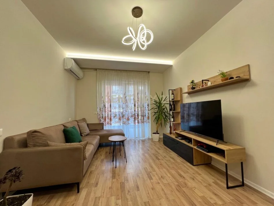 Tirane, shitet apartament 1+1 Kati 5, 142.000 € (ali dem)