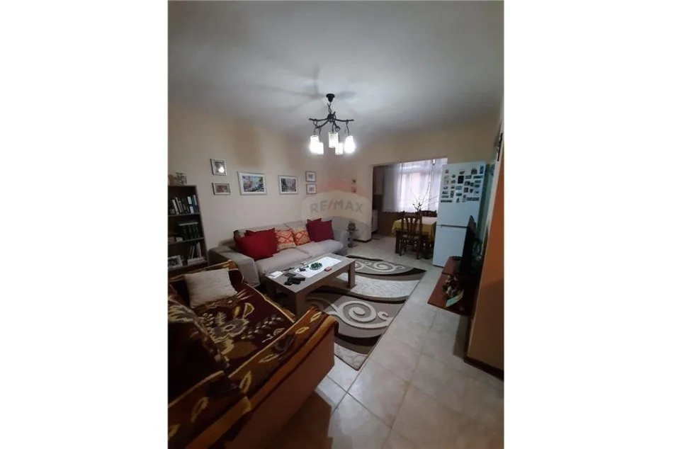 Tirane, shitet apartament 2+1 Kati 3, 70 m² 110.000 € (Tele Ndini - Xhamlliku - Porcelan)