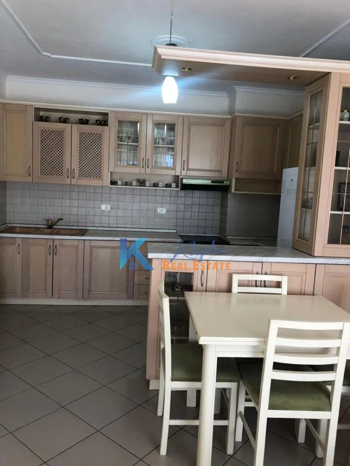 Tirane, jepet me qera apartament 2+1 Kati 7, 108 m² 550 € (Ura e Nisharakut, pas kompleksit Square21)