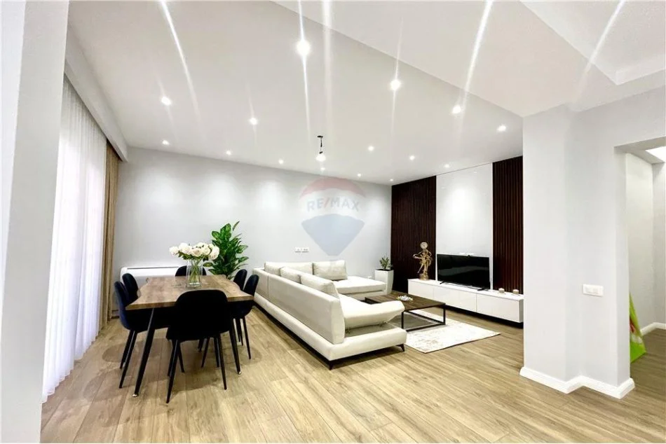 Tirane, jepet me qera apartament 1+1 Kati 2, 85 m² 830 € (Rruga e Durrësit)