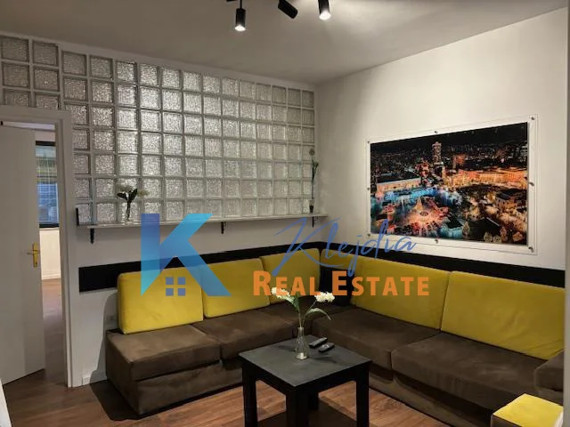 Tirane, jap me qera apartament 1+1 Kati 2, 54 m² 500 € (Xhamia e Tabakeve)