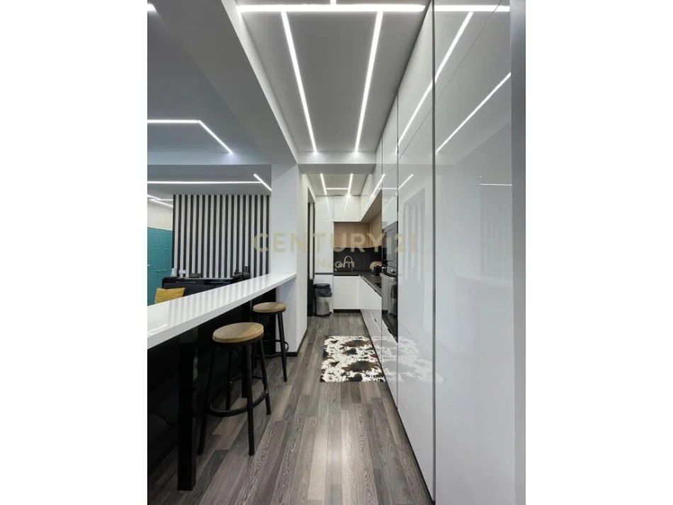 Tirane, shitet apartament 2+1 Kati 2, 82.000 m² 185.000 € 