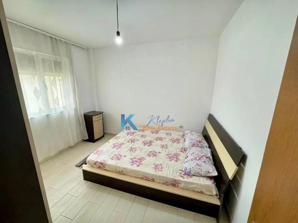 Tirane, jap me qera apartament 2+1+Ballkon Kati 5, 94 m² 350 € (Kthesa e Kamzes)