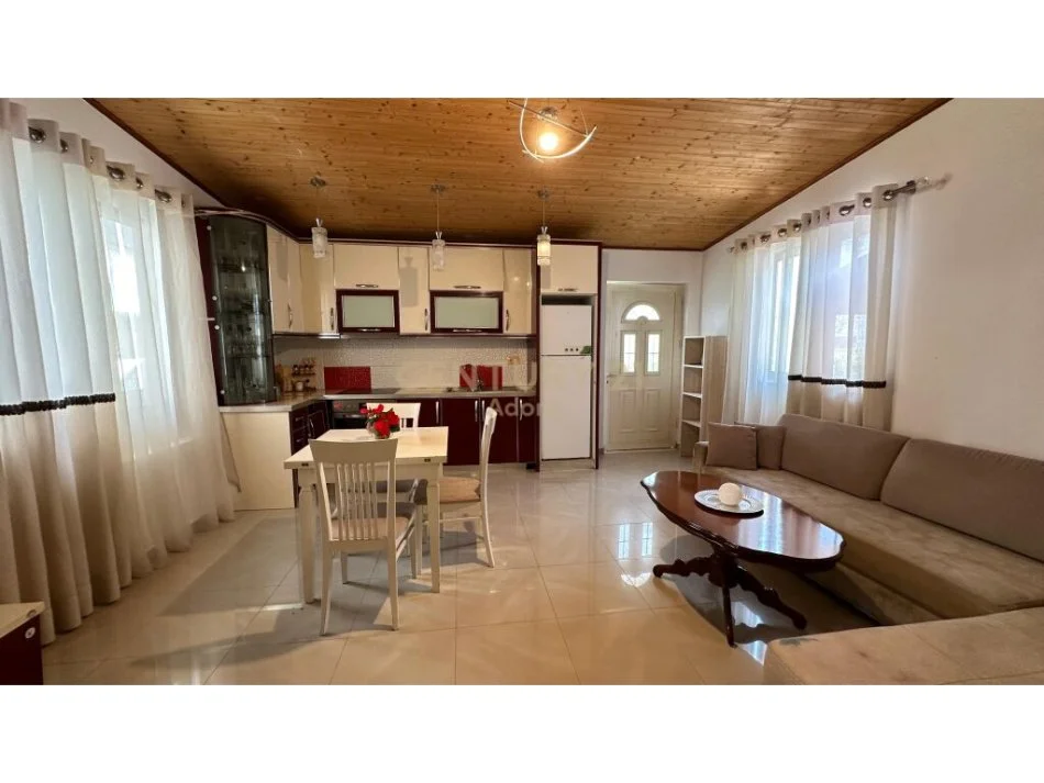 Tirane, jepet me qera apartament 2+1 Kati 1, 70 m² 450 € 