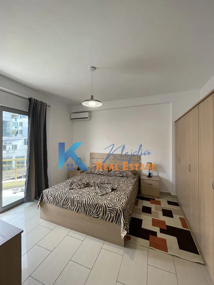 Tirane, jap me qera apartament 2+1+Ballkon Kati 4, 100 m² 600 € (Te Ish-Ekspozita)