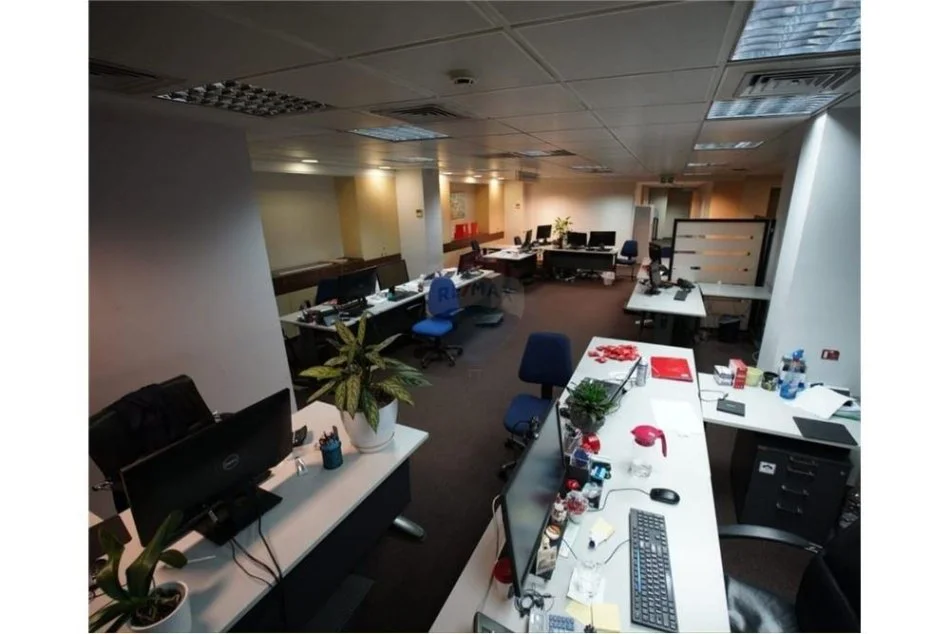 Tirane, jepet me qera ambjent biznesi Kati 0, 312 m² 10.000 € (Rruga e Kavajes)