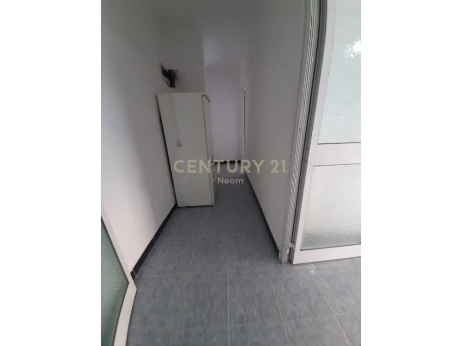 Tirane, jepet me qera ambjent biznesi , 28 m² 350 € (stadiumi dinamo)