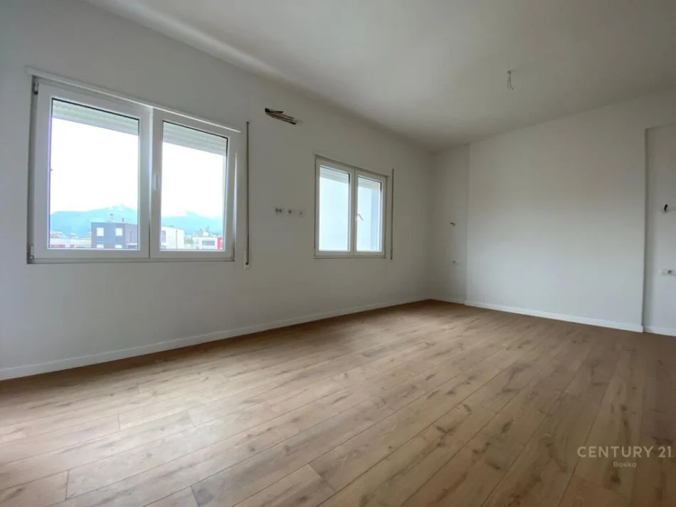 Tirane, jepet me qera apartament 2+1 Kati 9, 141 m² 1.000 € (liqeni i tiranes)